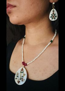 Mother of pearl jewellery set