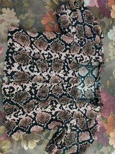croptop with square neck