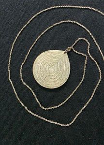 Elegant Gold Tone Pendant Necklace