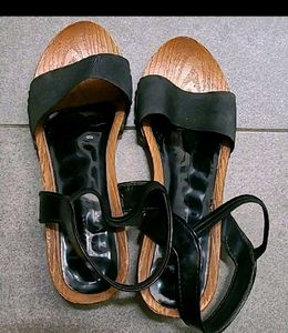 Used black Sandals