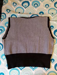 Gingham Knit Vest with T-Shirt
