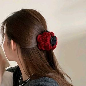 1 rose claw clip for 99 only 🌹