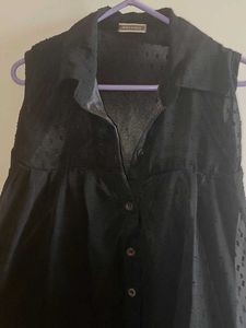 Sleeveless Black Textured Tunic