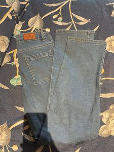 Stylish Light Wash Cargo Jeans