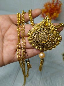 Elegant Gold Tone Necklace