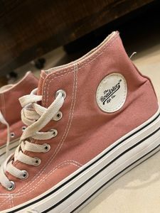 Roadster Converse Sneakers