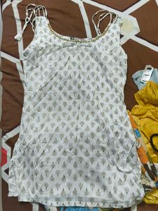 UNUSED !!! beautiful white sleeveless shirt kurti