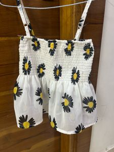 Cute Daisy Print Smocked Crop Top