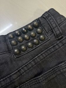 Stylish Denim Shorts with Embellished Pockets
