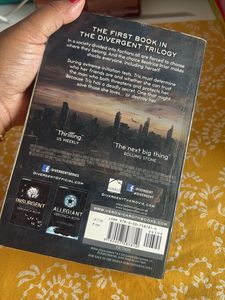 Divergent by Veronica Roth