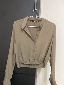 Chic Olive Green Collared Button-Up Blouse