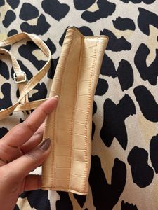 Chic Beige Croc-Embossed Crossbody Bag