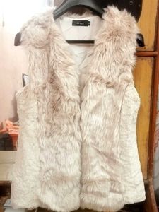 Faux Fur Vest - Cozy & Stylish