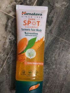 Himalaya Dark Spot Clearing Turmeric Face Wash