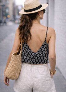 Chic Black &amp; White Tie-Front Crop Top