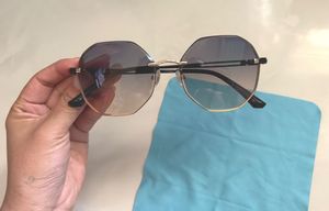 Stylish Geometric Frame Sunglasses