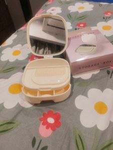 vanity small storage / travelling box