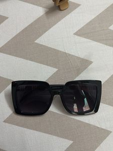 Chic Black Square Sunglasses