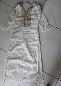 Women's White Embroidered Kurta