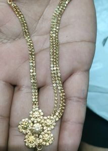 Beautiful gold diamond mangtika