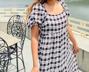 Squared Neck Balloon Sleeve Checked Size M