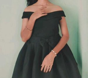 Chic Off-Shoulder Bow Detail Dress