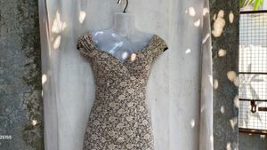 182510. Elegant Lace V-Neck Cap Sleeve Dress