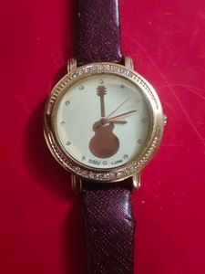 Stylish Women's Watch with Guiter Dial