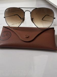 Ray-Ban Aviator Sunglasses with Case