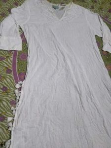 White Embellished V-Neck Kurta