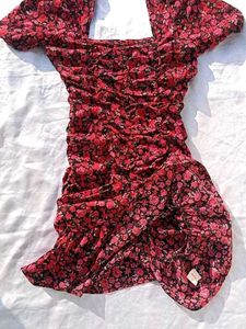 Brand New(Urbanic)Red Floral Gathered Sheath Dress