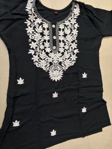 Elegant Black &amp; White Embroidered Casual Kurti (Si