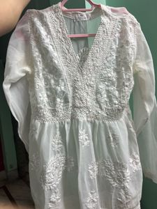 Devalaye Elegant White Chikankari Kurti