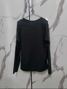 CUTOUT BLACK TOP