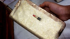 Beautiful Bright Gold Mix Colour Party Use Purse