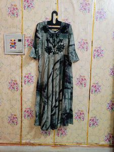 🇳🇿💫🎀Elegant Green &amp; black floor touch kurti