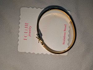 Chic Gold Butterfly Bangle Bracelet(Anti-tarnish)