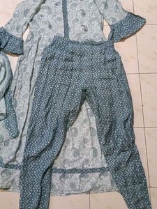 Stylish Paisley Print Kurta Set