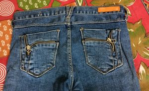 ZIP STYLE JEANS FOR WOMEN