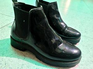 Black Mid Chelsea Boots