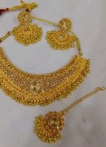 Golden Shimmering Graceful Women Jewellery Set😍