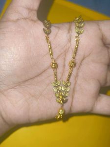 Elegant Leaf Design Necklace Set