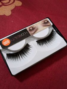 Huda Beauty Faux Eyelashes
