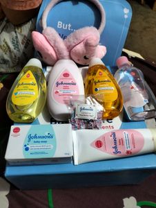 Johnson's 8 Product Hamper Box