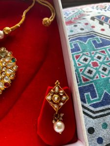Elegant Kundan Necklace and Earrings Set