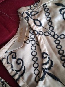 Cream &amp; Black Printed Sleeveless Top