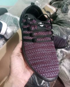 NEW NO USED SPORTS SHOES FOR MEN AND WOMEN.