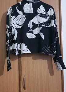Stylish Black &amp; White Leaf Print Shirt
