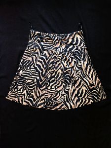 ( NEW UNUSED ) SHORT SKIRT