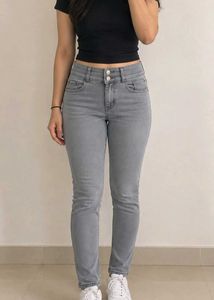 Grey High-Waisted Skinny Jeans